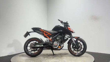 KTM Duke 2017 19K SPARES OR REPAIR PROJECT NAKED SUPERMOTO BIKE 125CC