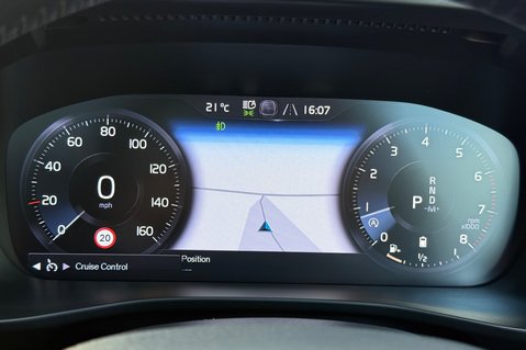 Volvo XC40 B4 INSCRIPTION PRO AWD MHEV - ONE OWNER - PAN ROOF - APPLE CARPLAY  38
