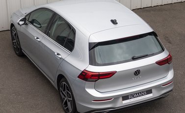 Volkswagen Golf 8 2.0 TDI Style 9