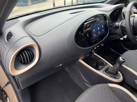 Toyota Aygo X VVT-I EDGE 19