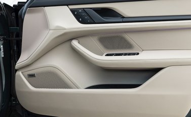 Porsche Taycan GTS Sport Turismo 23