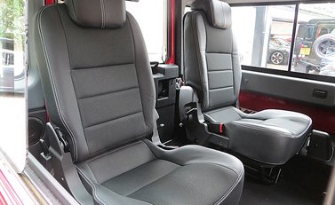 Land Rover Defender 90 XS 15