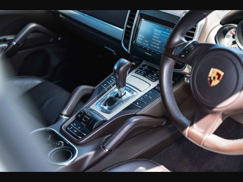 Porsche Cayenne GTS 76