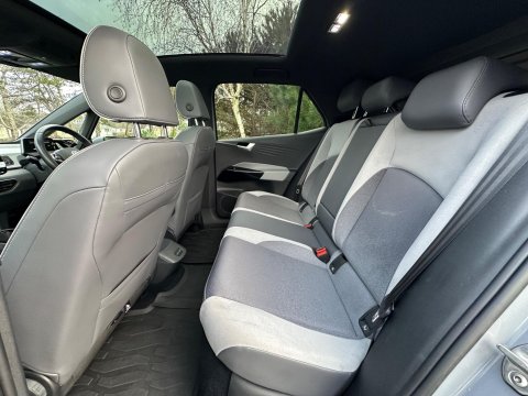 Volkswagen ID.3 Pro 58kWh Family Auto 5dr 8