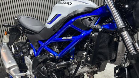 Suzuki SV650 2020 ONLY 8K SERVICED LONG MOT WARRANTY A2 NAKED BIKE 23