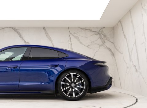 Porsche Taycan TURBO 27