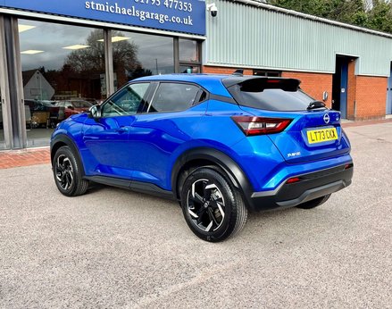 Nissan Juke 1.0 Juke N-Connecta DiG-T Semi-Auto 5dr 9