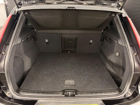 Volvo XC40 2.0 D3 R-Design Euro 6 (s/s) 5dr 36