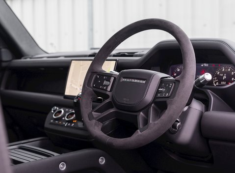 Land Rover Defender V8 11