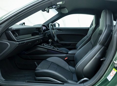 Porsche 911 (992) GT3 Touring 12