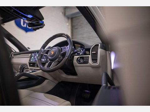 Porsche Cayenne 3.0 V6 E-Hybrid 17.9kWh Platinum Edition TiptronicS 4WD Euro 6 (s/s) 5dr (3 73