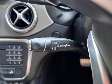 Mercedes-Benz GLA 2.1 GLA220d AMG Line 7G-DCT 4MATIC Euro 6 (s/s) 5dr 37