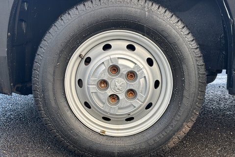 Peugeot Boxer 333 L1 H1 120 ps BlueHdi Professional - Sat Nav & Air Con 30