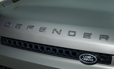 Land Rover Defender 110 OCTA EDITION ONE 38