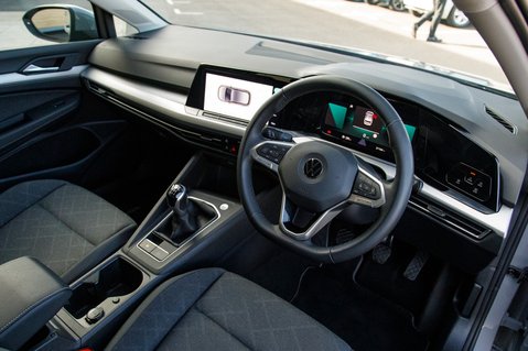 Volkswagen Golf LIFE TSI 4