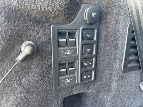 Land Rover Discovery SDV6 HSE LUXURY 36