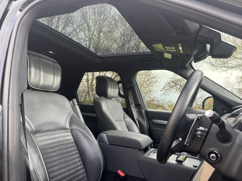 Land Rover Discovery R-DYNAMIC HSE MHEV 9
