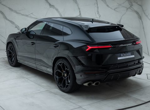 Lamborghini Urus PERFORMANTE 12