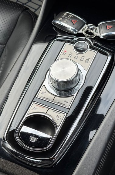 Jaguar XKR XKR 5.0 V8 SUPERCHARGED - LOW MILEAGE - 11 SERVICES - ONLY 27,435 MILES! 