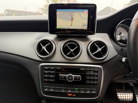 Mercedes-Benz GLA 2.1 GLA220d AMG Line (Premium Plus) SUV 5dr Diesel 7G-DCT 4MATIC Euro 6 (s/ 19