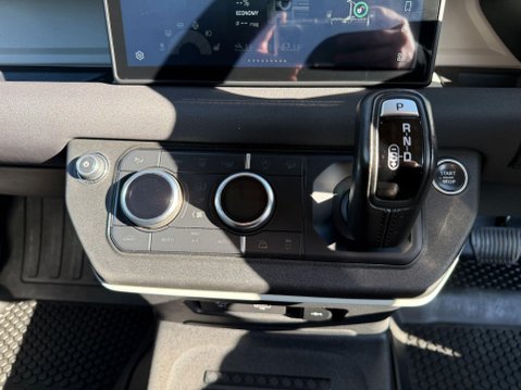 Land Rover Defender HARD TOP SE MHEV 31