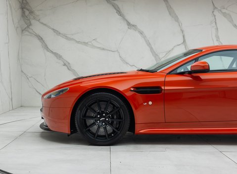 Aston Martin V12 Vantage S 35