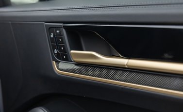 Porsche Cayenne TURBO E-HYBRID COUPE WITH GT PACKAGE 32