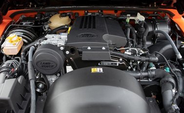 Land Rover Defender 90 Adventure Edition 28