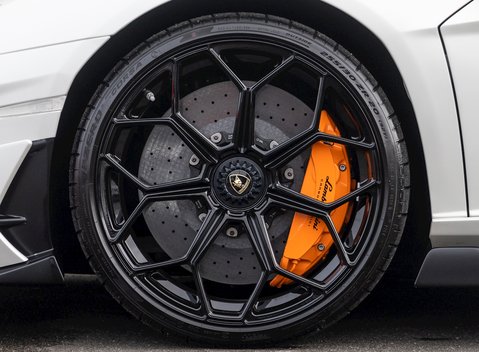 Lamborghini Aventador SVJ LP 770-4 12