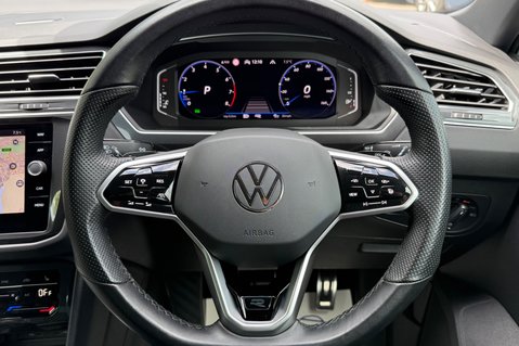 Volkswagen Tiguan R-LINE TSI DSG - ONE OWNER - APPLE CAR PLAY -ADAPTIVE CRUISE 10