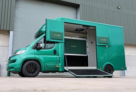 Brand new Pre registered 4.5 TON Seeker Horsebox delivery miles with aluminium stallion partitions 