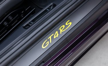 Porsche Cayman GT4 RS (718) 32