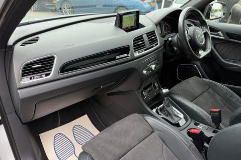 Audi Q3 TDI QUATTRO BLACK EDITION - PAN ROOF - 20 INCH ALLOYS 20