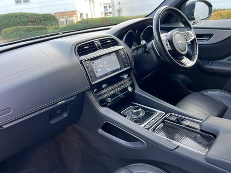 Jaguar F-Pace 2.0 D180 R-Sport Auto AWD Euro 6 (s/s) 5dr 33