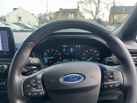 Ford Focus ST-LINE EDITION MHEV 14