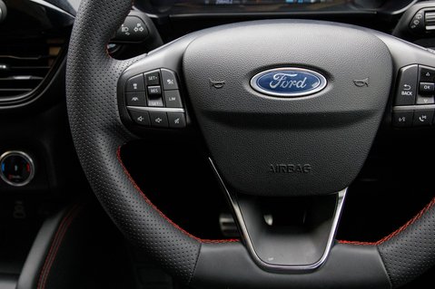 Ford Kuga ST-LINE X 20