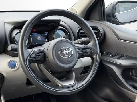 Toyota Yaris 1.5 Hybrid Excel 5dr CVT 17