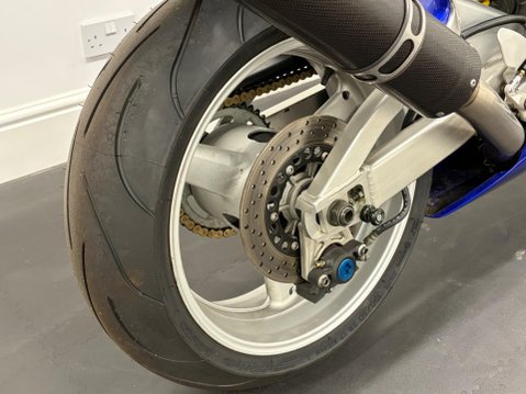 Yamaha R1 1000 11