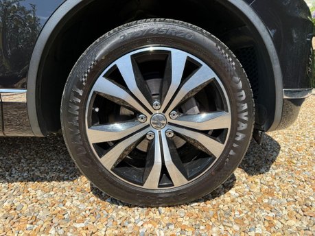 Volkswagen Touareg 3.0 TDI V6 BlueMotion Tech R-Line SUV 5dr Diesel Tiptronic 4WD Euro 6 (s/s) 16