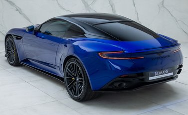 Aston Martin DB12 V8 12