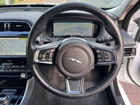Jaguar XE 2.0i Portfolio Auto AWD Euro 6 (s/s) 4dr 13