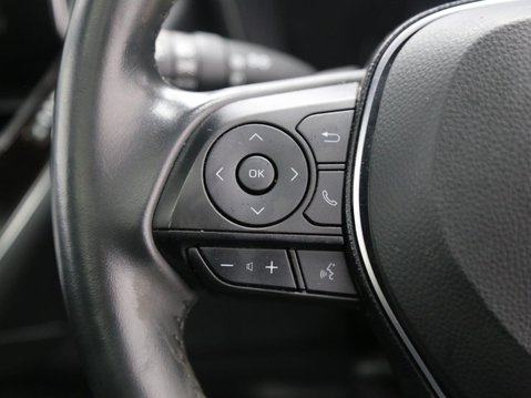 Toyota Corolla 2.0 VVT-h Design CVT Euro 6 (s/s) 5dr 11