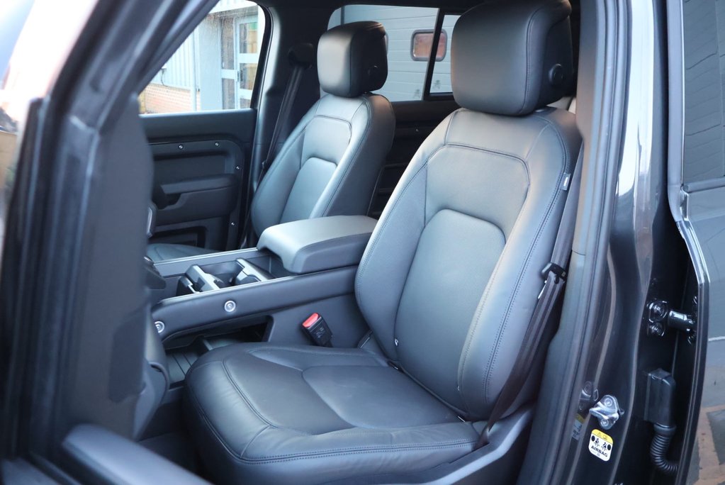 Land Rover Defender 110 2026  MODEL D350 HARD TOP X-DYNAMIC HSE SEEKER STYLED  REAR GENUINE SEATS 22