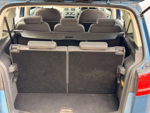 Volkswagen Touran 1.6 TDI BlueMotion Tech SE DSG Euro 5 (s/s) 5dr 28
