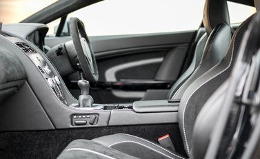 Aston Martin V12 Vantage S 13