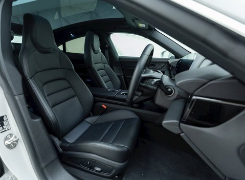 Porsche Taycan 4S 10