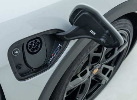 Porsche Taycan 4S Cross Turismo 32