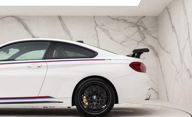 BMW M4 DTM Champion Edition 32