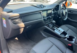 Porsche Macan PDK 38