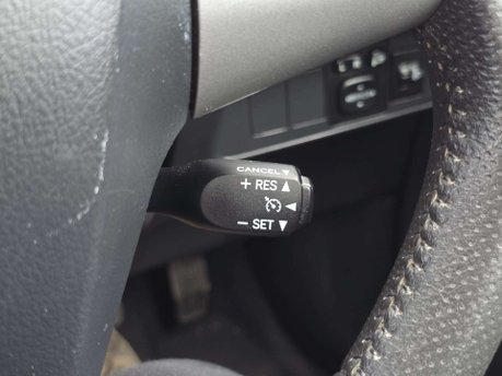 Toyota Auris 1.8 VVT-h T Spirit Hatchback 5dr Petrol Hybrid CVT Euro 5 (s/s) (136 ps) 27